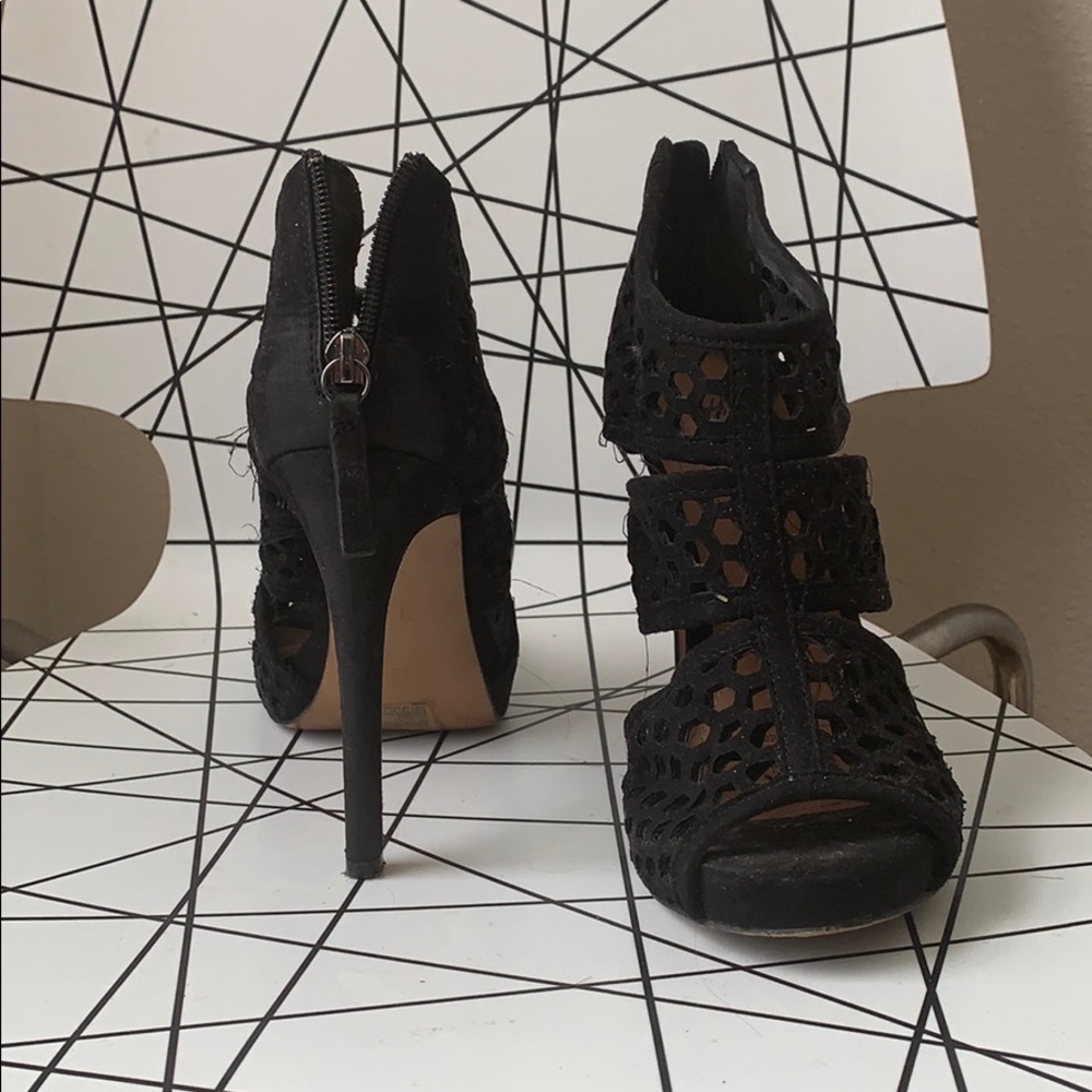 black heels - Picture 2 of 3